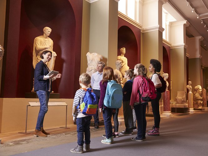 museum staff recruitment.